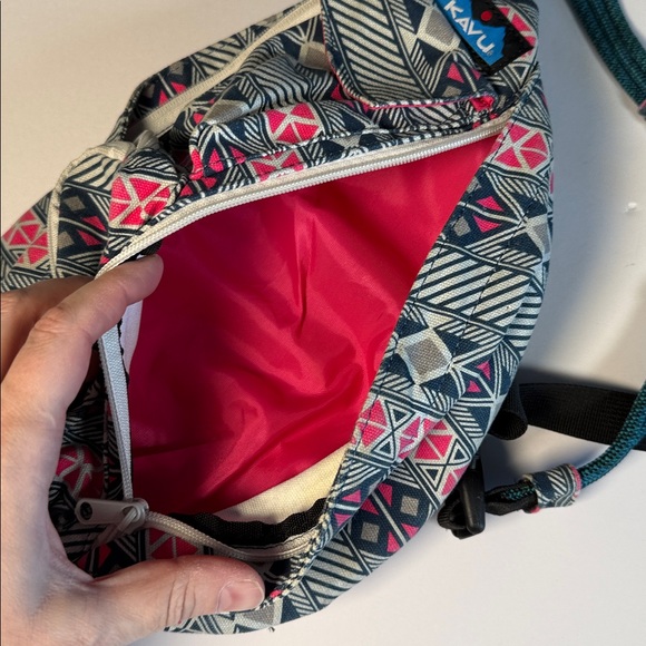 Kavu Mini Geometric Sling Bag in Pink, Navy, White - Picture 8 of 8